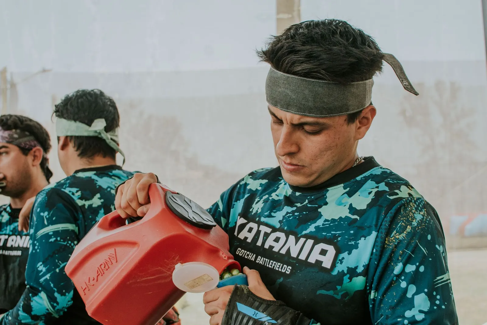 Trémie de paintball : gravité, agitée ou alimentation forcée, laquelle choisir ?